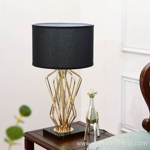 Gold metal bar decoration luxury style table lamp